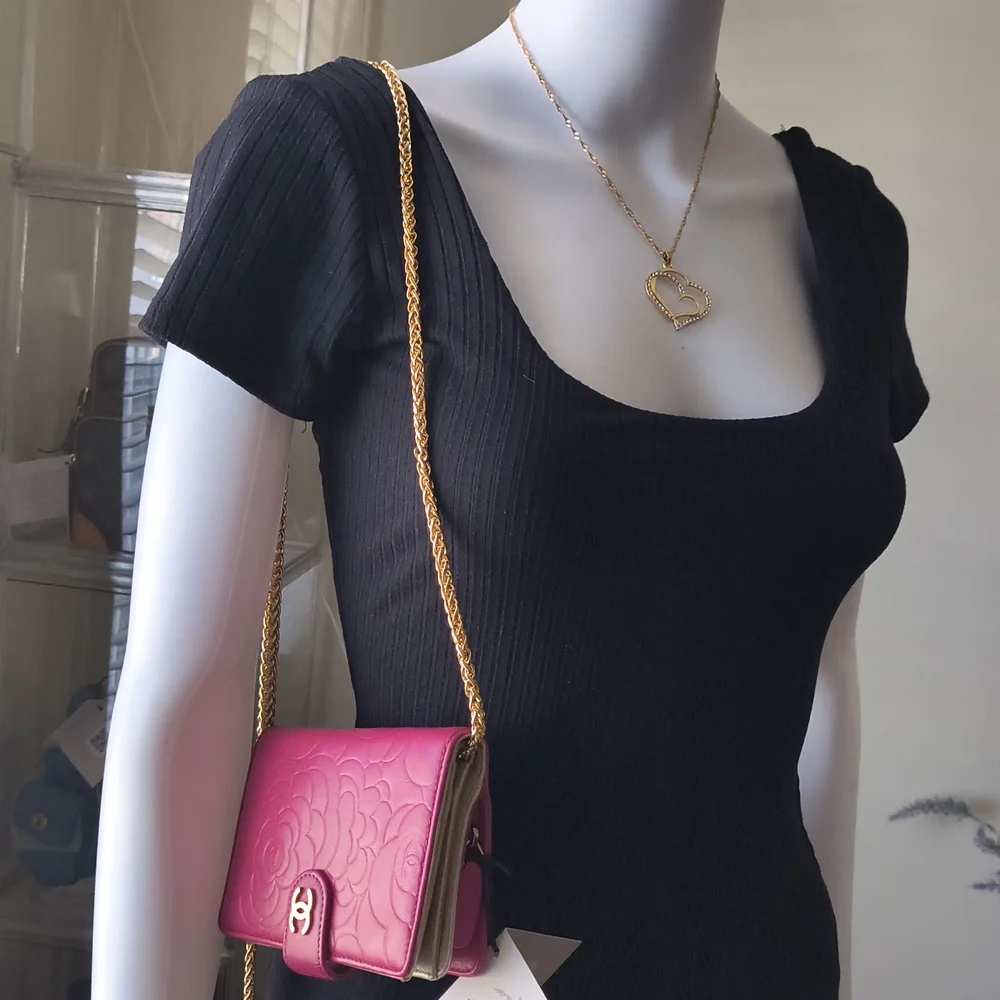 CHANEL Pink Camellia Embossed Compact Wallet W Chain 2010 - Picture 8 of 9